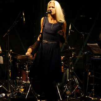 Nilla Nielsen m. 2 Generations band