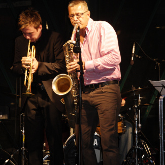 Sara Alcrona m. 2 Generations band